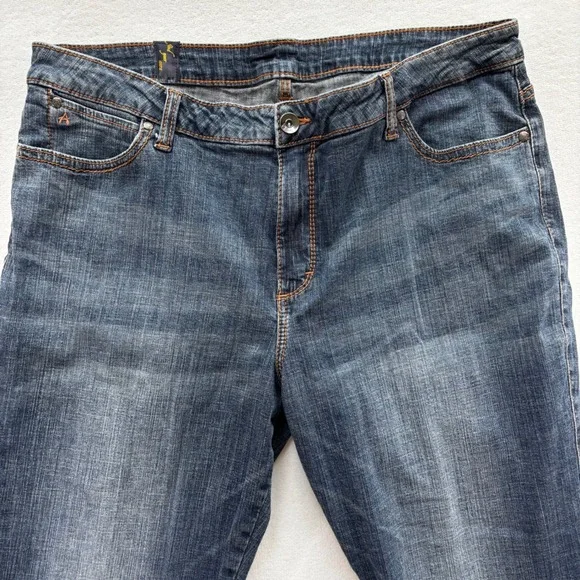 Wrangler Aura Bootcut Jeans Women Size 18 Dark Wash Stretch Denim 10WUT74AG - Picture 2 of 9